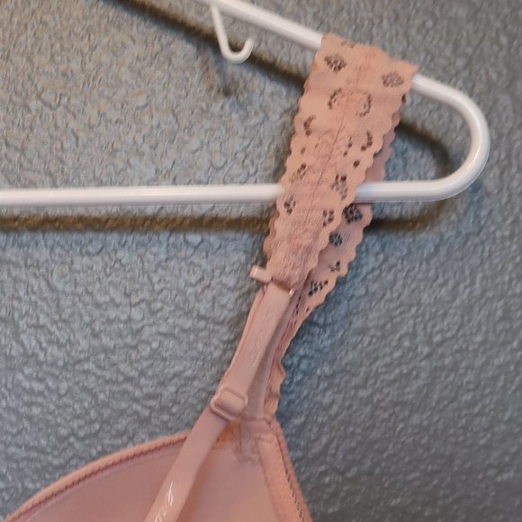 Pink Wireless Bra - Picture 5 of 7